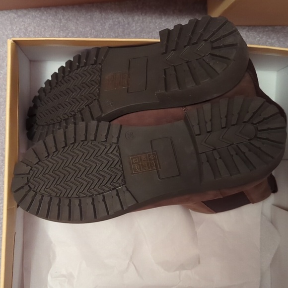 Elegant Brown Chelsea Ankle Boots - Picture 3 of 5